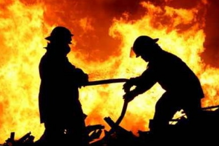 Kigyulladt egy családi ház Hunyán, a tűzben egy ember meghalt