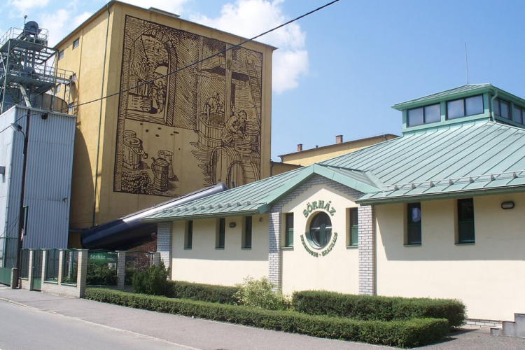 Kétmilliárd forintból bővíti kapacitását a Heineken Hungária Zrt. soproni gyárában