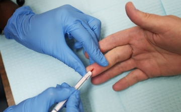 Bíztató eredményeket hoztak a HIV-vírus elleni új vakcina tesztjei