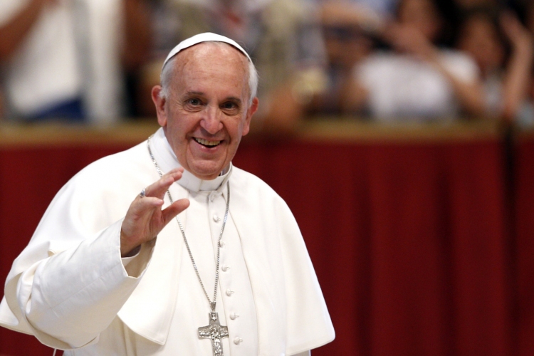 Okostelefonos ima-alkalmazást indított el Ferenc pápa 