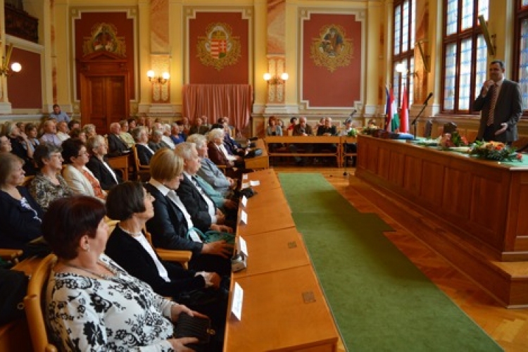 Emlékdiplomás pedagógusokat köszöntöttek a soproni városházán