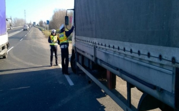 Fújatnak és ellenőriznek a rendőrök a megyében