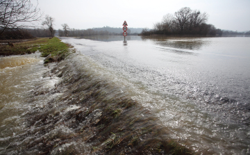 Árvíz - Négy mellékutat lezártak Vas megyében