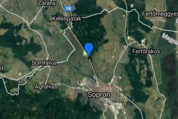 Három személygépkocsi és egy segédmotor-kerékpár ütközött Sopron közelében