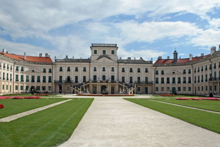 Egymilliárd forintos iskolafejlesztés Fertődön