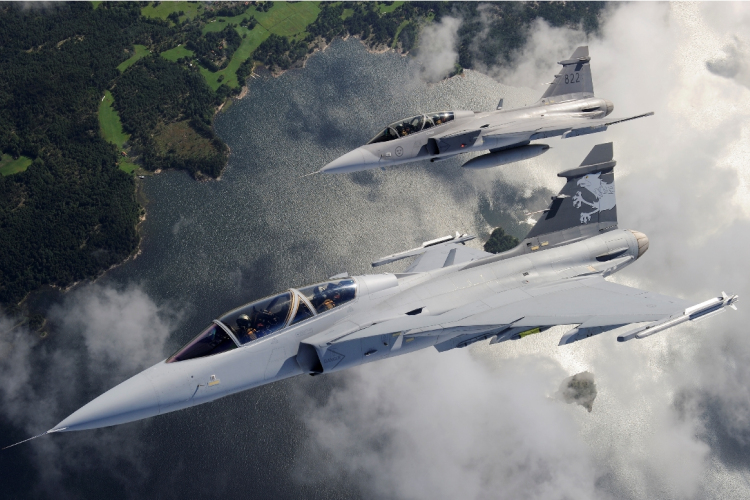 Iraki utasszállító gép miatt riasztották a Gripeneket