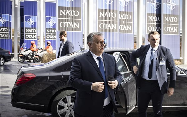 Orbán: a NATO-val közösen védelmezzük Magyarország és Európa határait