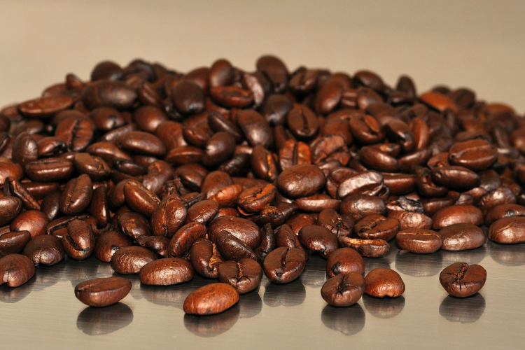 A természetes koffeinnek hosszabban tartó hatása van, mint mesterséges változatának