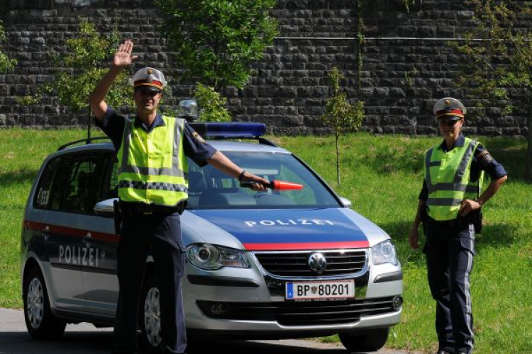 Osztrák ellenőrzés - Osztrák belügyminiszter: határozatlan ideig tart a fokozott közúti ellenőrzés