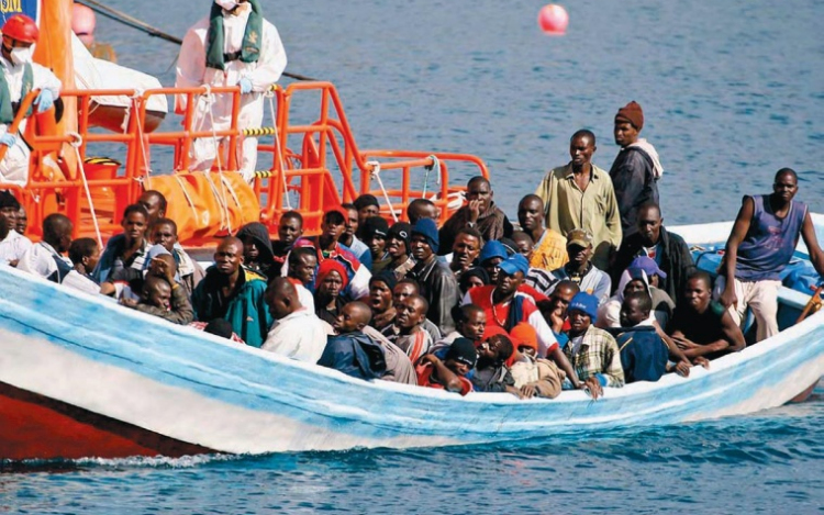1500 bevándorlót mentettek ki olasz hajók egy nap alatt
