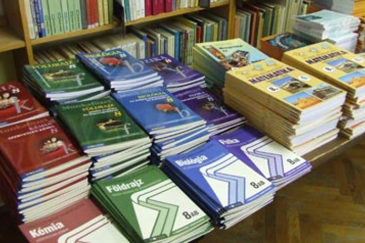 Emmi: a tankönyvek csaknem 70 százaléka már megérkezett az iskolákba