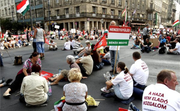 BKK: demonstrálók \'elfoglalták\' az Astoriát
