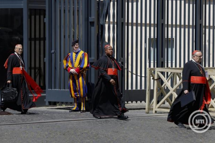 Pápaválasztás - Szerdán kezdődik a konklávé