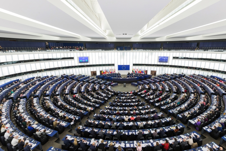 Az Európai Parlament megszavazta a Juncker-tervet
