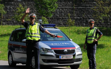 Osztrák ellenőrzés - Osztrák belügyminiszter: határozatlan ideig tart a fokozott közúti ellenőrzés