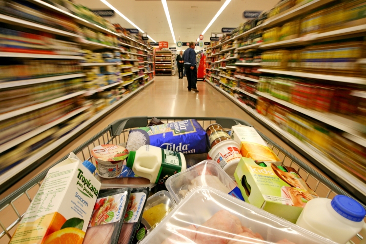 Nielsen: a magyarok többsége inkább megszokott termékeket vásárol