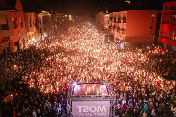 Magyar Péter Hódmezővásárhelyen: Orbánék puccsot követtek el a szabad Magyarország ellen