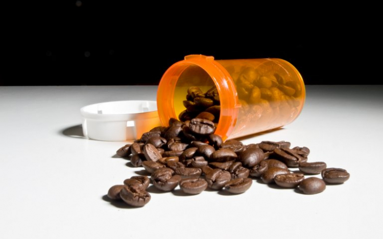 Mi tart ébren a legjobban? Koffein tabletta vagy kávé?