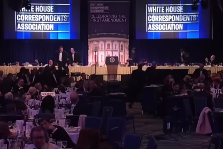 Több fegyverrel szerelte fel magát az a férfi, aki a Donald Trump részvételével tartott díszvacsora helyszínén nyitott tüzet