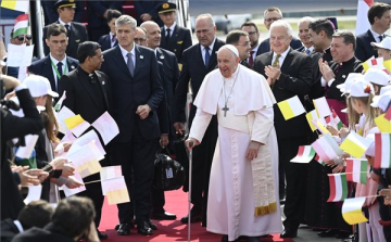 Pápalátogatás - Vak gyerekekkel, menekültekkel, szegényekkel és fiatalokkal találkozik Ferenc pápa