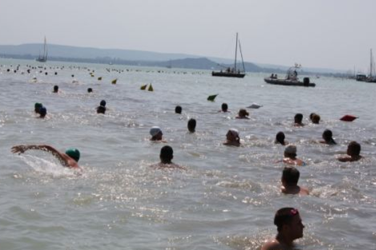 Egy héttel elhalasztják a 31. Balaton-átúszást