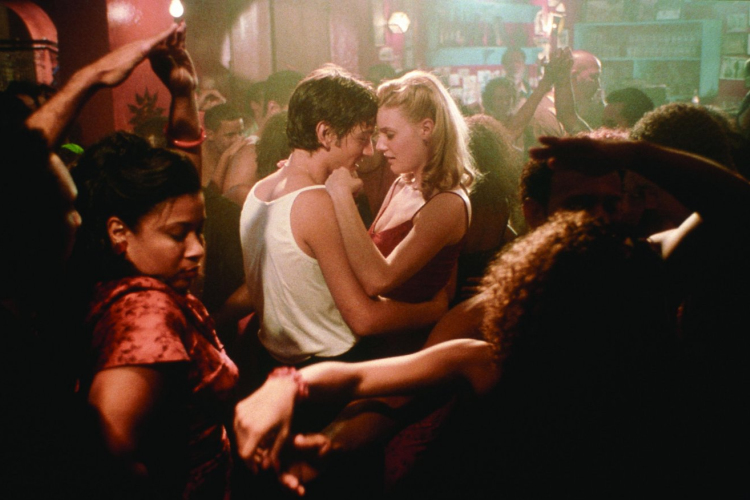 Filmet nézhetnek a betegek, miközben műtik őket