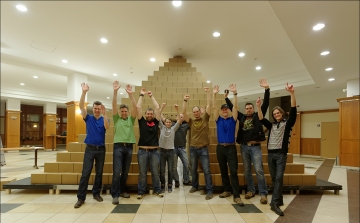 Elkészült a soproni piramis a Fáraók farsangjára! VIDEÓ! 