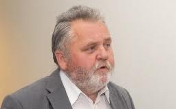 Földtörvény - MSZP: Áder képtelen felülemelkedni a Fidesz pártérdekén