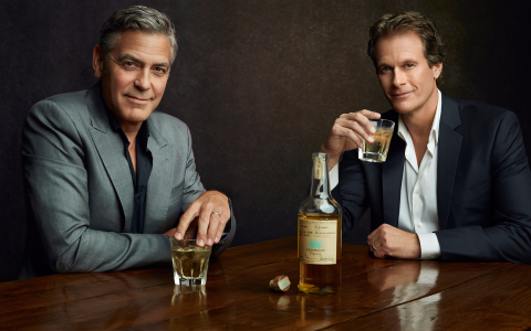 Brutális nagy összegért adja el George Clooney tequilacégét 