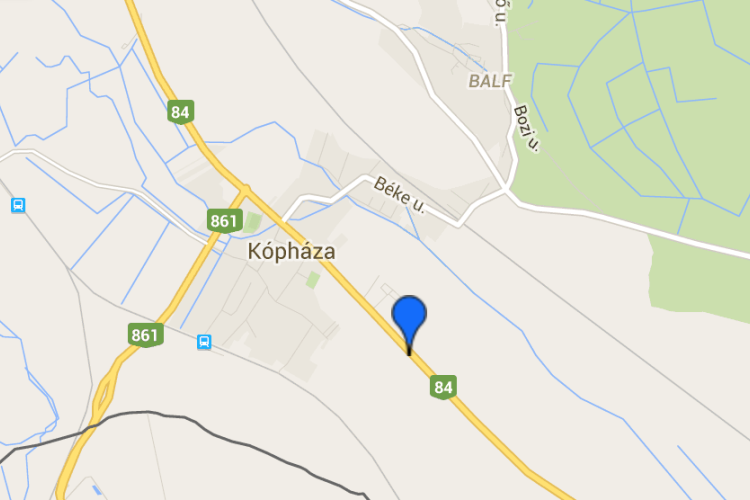 Baleset Kópházánál a 84-es főúton - 2 autó és egy teherkocsi ütközött