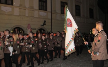 Valétálás: fáklyás menettel búcsúztak a végzősök Soprontól