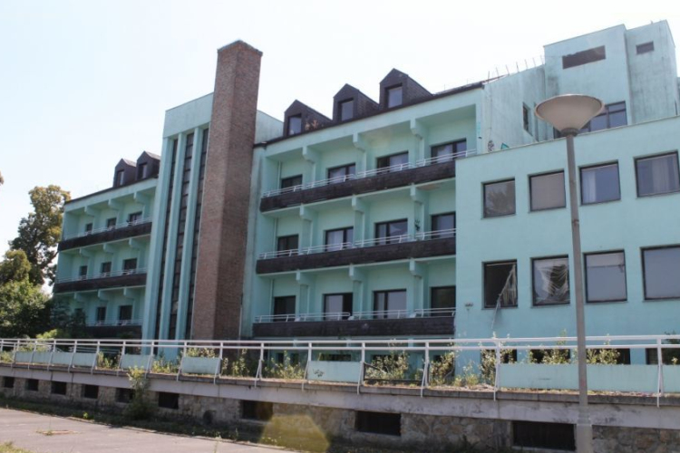 Konferencia központ lesz az elhanyagolt Hotel Maróniból
