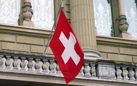 Újabb lépés az adóelkerülés ellen: Svájc is adatokat küld a NAV-nak
