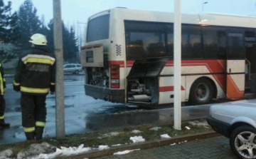 Kigyulladt egy távolsági busz Sopronban