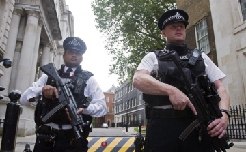 Párizsi vérengzés - Brit sajtó: hamarosan elrendelhetik a legmagasabb terrorkészültséget Nagy-Britanniában