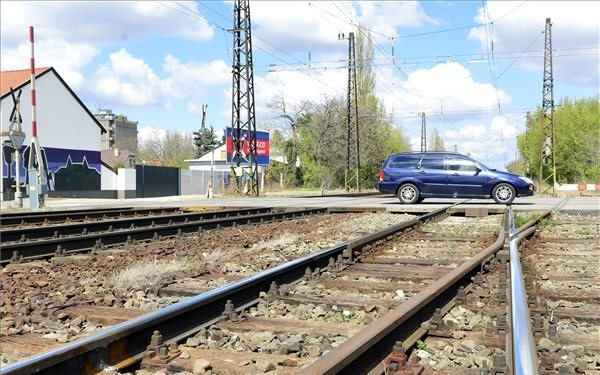 Sok a vasúti baleset, figyelemfelkeltő kampányt indít a MÁV