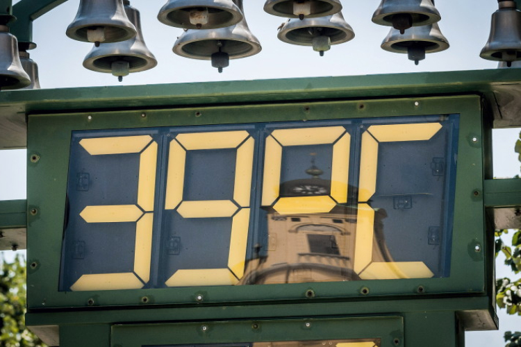 Hőség - Péntek éjfélig meghosszabbította a hőségriadót az országos tiszti főorvos