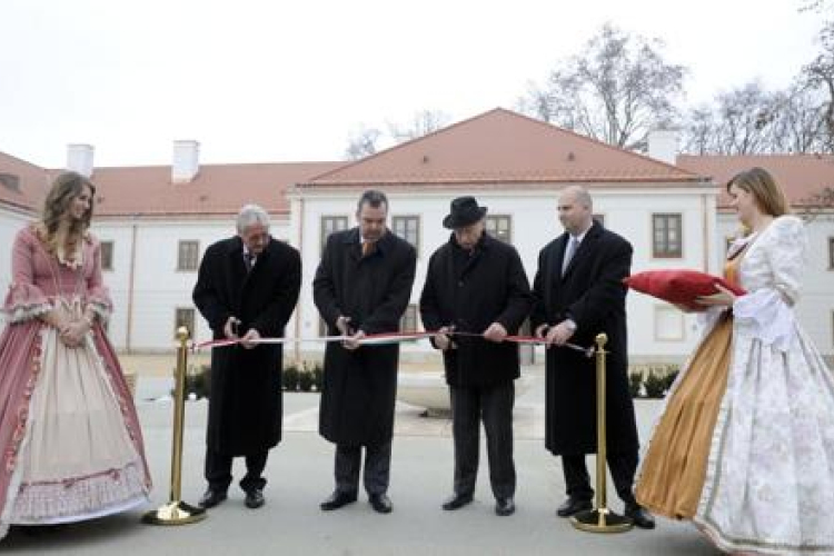 Átadták a Kiskastély-Jószágkormányzóság épületét Fertődön