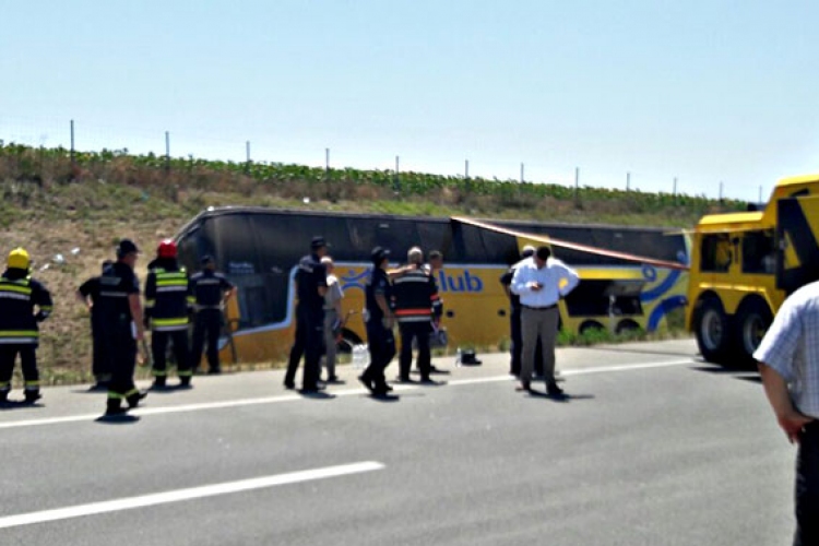 Felborult egy gyerekeket is szállító lengyel busz Szerbiában, egy halott