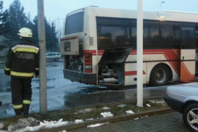 Kigyulladt egy távolsági busz Sopronban