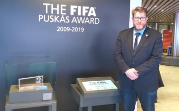 Kiállították a Puskás-díjat a zürichi FIFA Múzeumban