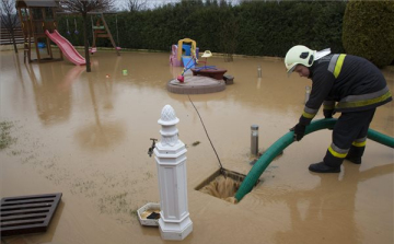 Udvarokba, pincékbe tört be a csapadékvíz Nagykanizsán