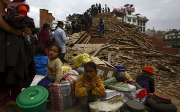 Nepáli földrengés - Konzul: negyvennyolc magyarból huszonnéggyel még keresik a kapcsolatot