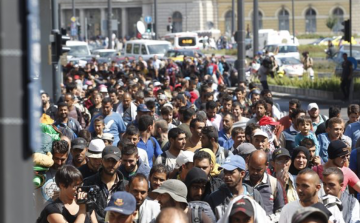 Több száz migráns elindult a Keleti pályaudvarról - Cikkünk folyamatosan frissül!