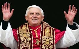 Három bíboros titkos belső jelentése miatt mondhatott le a pápa.