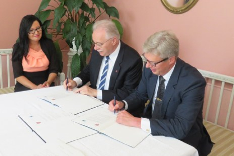 Megerősítette az immár 30 éve kötött testvérvárosi szerződését a finnországi Sejnajoki és Sopron