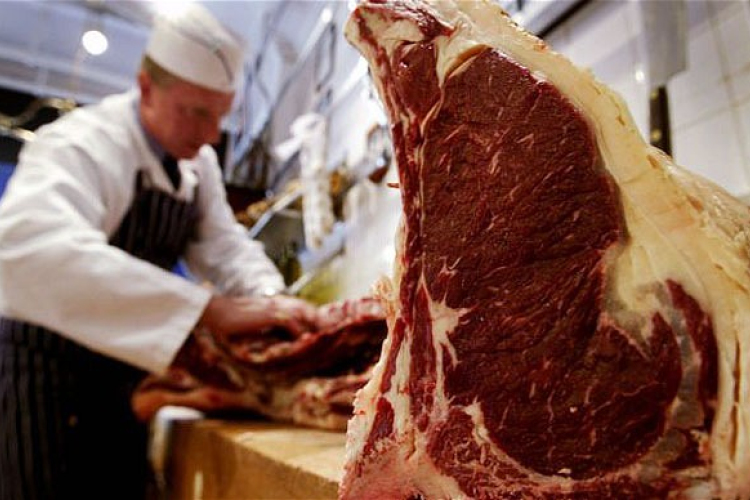 Két és félmilliárd forintot zárolt a NAV egy húsipari cégnél