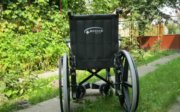 Intézmények helyett lakásokban élhetnének a mozgássérült személyek