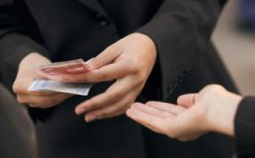 Szigorú szabályozás alatt vannak a vezetői bérek és juttatások 