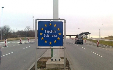 Hivatalos: éjféltől jön a határellenőrzés az osztrák határon